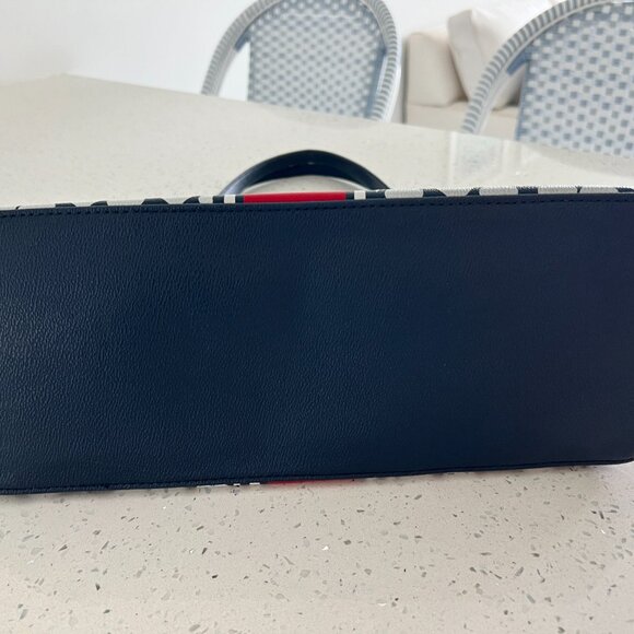 C. Wonder Signature Tote with Shoulder Straps - Picture 8 of 11